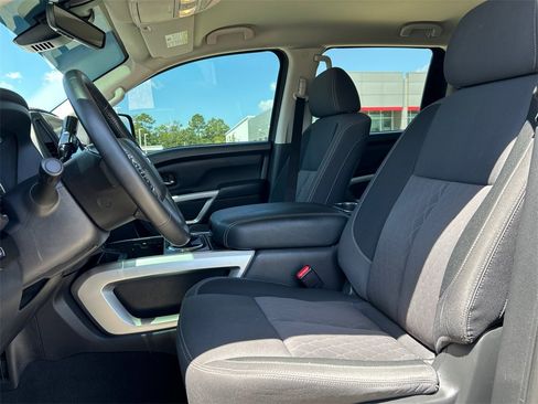 Used 2024 Nissan Titan SV w/ SV Convenience Package image 9