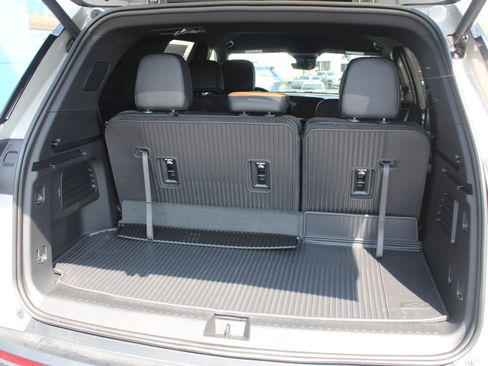 New 2027 Chevrolet Traverse Z71 w/ Enhanced Driving Package AWD/4WD image 28