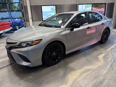 Used 2020 Toyota Camry SE FWD image 32
