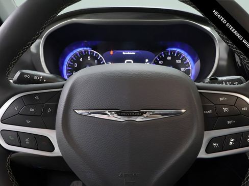 Used 2026 Chrysler Pacifica Select FWD image 13