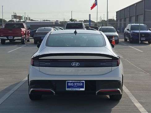 Used 2025 Hyundai Sonata SEL FWD image 5