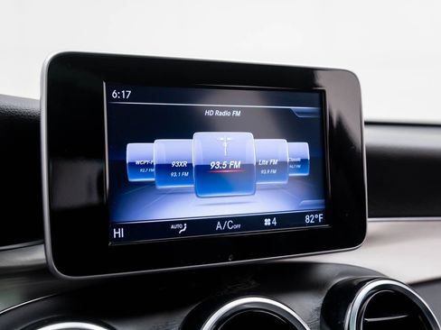 Used 2019 Mercedes-Benz GLC 300 4MATIC image 25