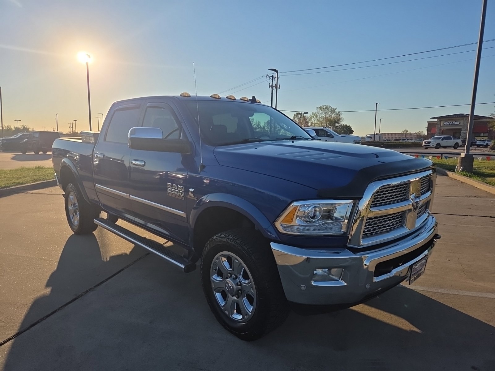Used 2017 RAM 2500 Laramie w/ Convenience Group AWD/4WD image 3