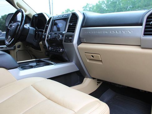 Used 2021 Ford F250 Lariat w/ Lariat Ultimate Package AWD/4WD image 15
