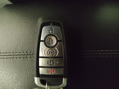 Used 2020 Ford Mustang Premium RWD image 31