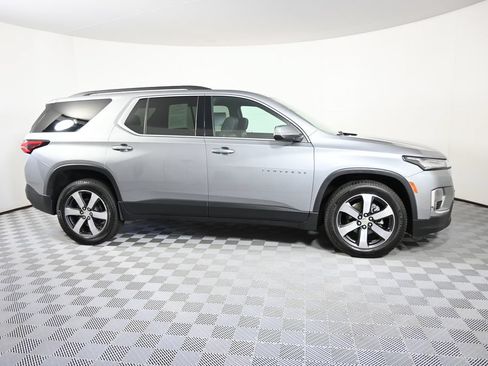 Used 2023 Chevrolet Traverse LT w/ LT Premium Package AWD/4WD image 8