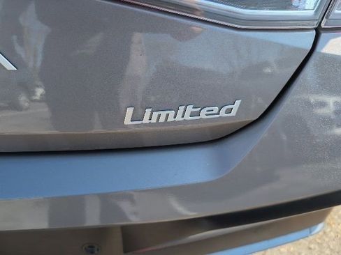 Used 2024 Hyundai Elantra Limited image 9