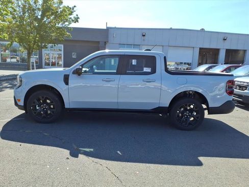 New 2025 Ford Maverick Lariat w/ Black Appearance Package image 6