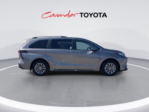 Certified 2026 Toyota Sienna XLE image 9