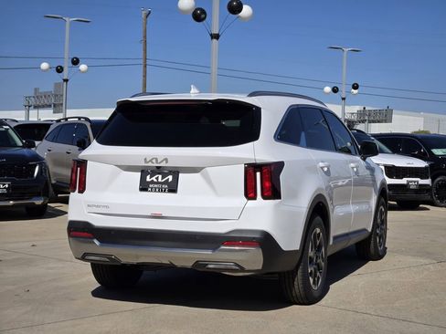 New 2026 Kia Sorento S w/ S Panoramic Sunroof Package FWD image 4