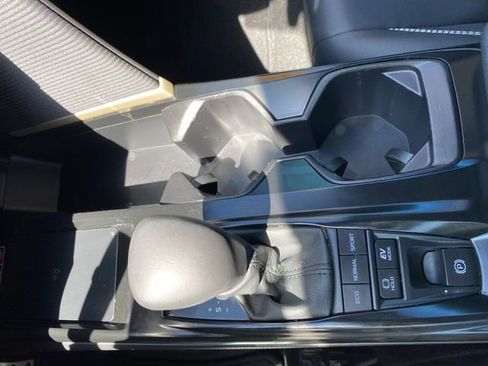 Used 2025 Toyota Camry SE w/ Convenience Package image 19