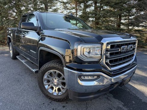 Used 2017 GMC Sierra 1500 SLE w/ SLE Value Package image 3