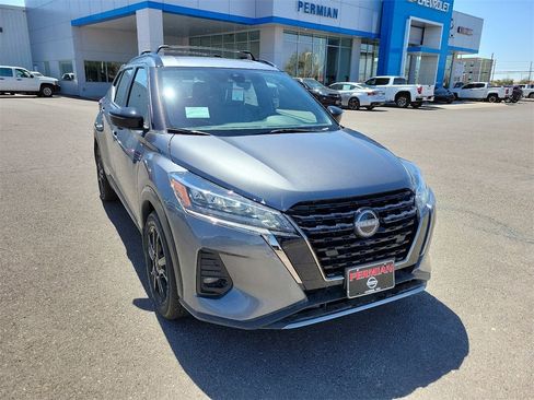 New 2024 Nissan Kicks SR w/ SR Premium Package image 2