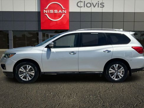 Used 2020 Nissan Pathfinder SL FWD image 6