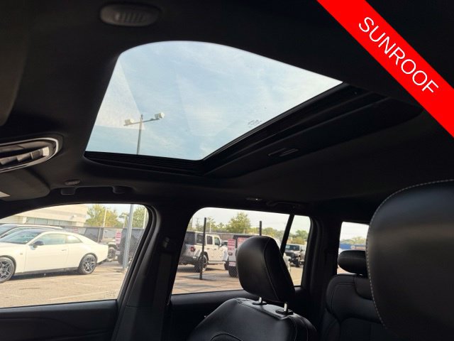 Used 2023 Jeep Grand Cherokee Altitude AWD/4WD image 43