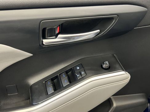 Used 2021 Toyota Highlander XLE image 13