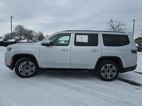 Used 2022 Jeep Wagoneer Series III w/ Flexible Seating Group image 15