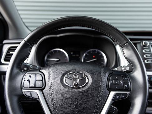 Used 2017 Toyota Highlander XLE image 12