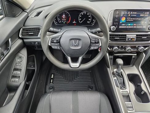 Used 2018 Honda Accord EX image 11