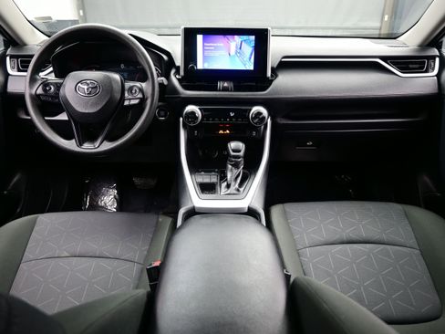 Used 2025 Toyota RAV4 XLE AWD/4WD image 18