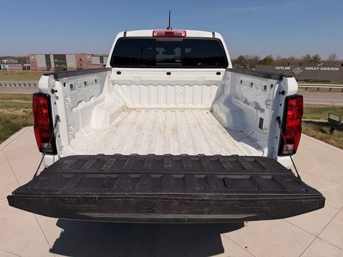 Used 2025 Chevrolet Colorado Trail Boss AWD/4WD image 29