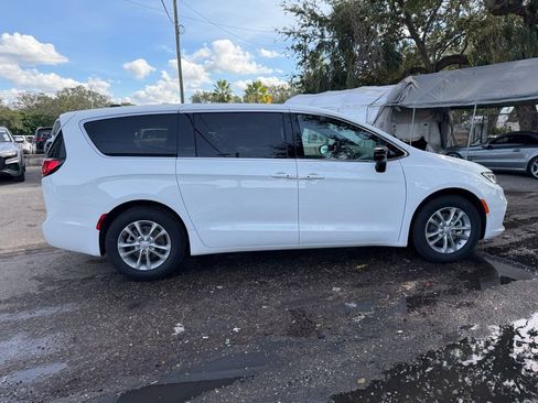 New 2026 Chrysler Pacifica Select FWD image 7