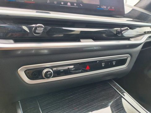 Used 2024 BMW X7 M60i w/ Executive Package image 44
