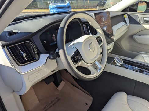 New 2026 Volvo XC60 B5 Ultra w/ Protection Package Premier image 7