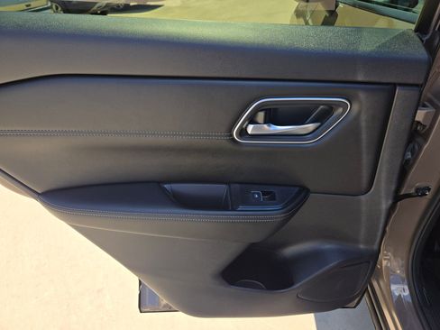 Certified 2024 Nissan Rogue Platinum FWD image 15