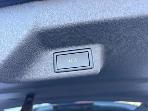New 2025 Volkswagen ID. Buzz Pro S RWD image 31