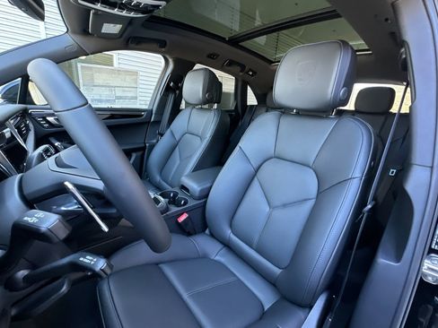 New 2026 Porsche Macan image 5