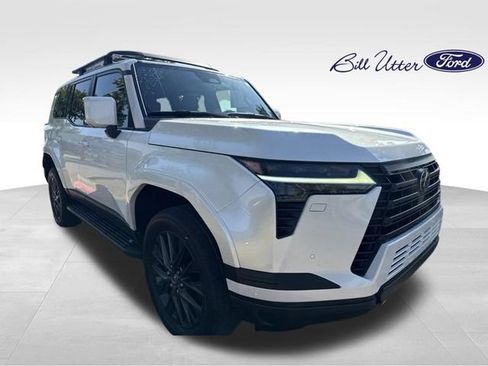 Used 2024 Lexus GX 550 w/ Accessory Package (31) AWD/4WD image 3