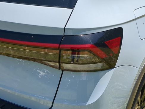 New 2026 Volkswagen Taos SE FWD image 7