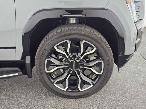 Used 2024 GMC Sierra EV Denali image 9