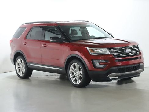 Used 2016 Ford Explorer XLT w/ Equipment Group 202A AWD/4WD image 9