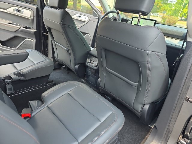 Used 2025 Ford Explorer Active w/ Active Comfort Package AWD/4WD image 11