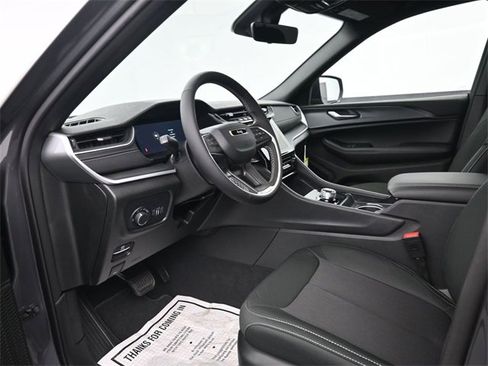 New 2025 Jeep Grand Cherokee Laredo image 21