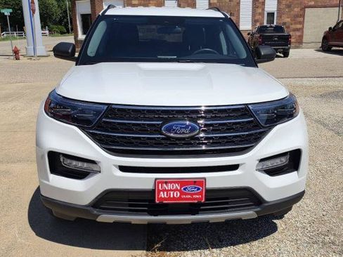 Certified 2024 Ford Explorer XLT w/ Equipment Group 202A AWD/4WD image 3