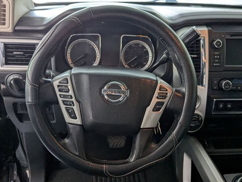 Used 2019 Nissan Titan SV w/ SV Convenience Package image 16