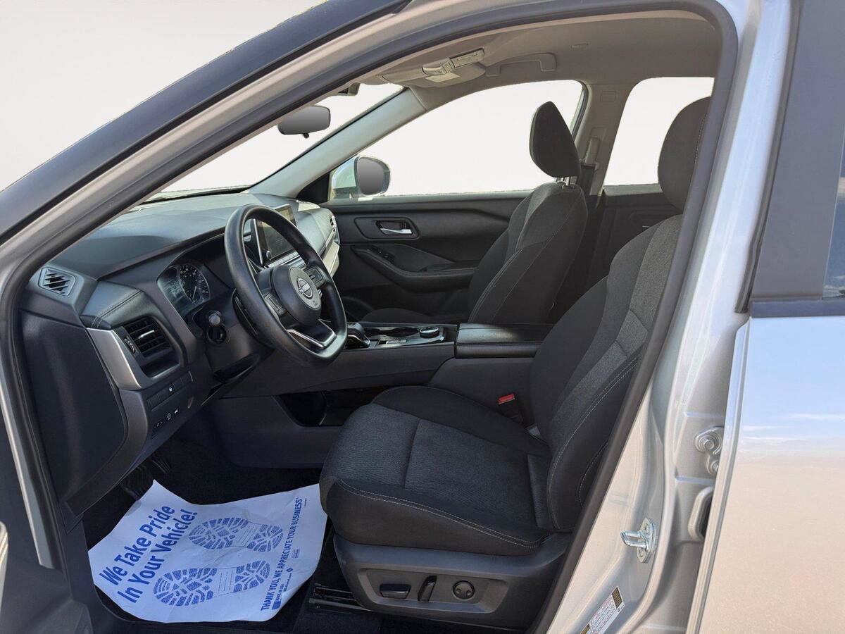 Used 2024 Nissan Rogue SV AWD/4WD image 9