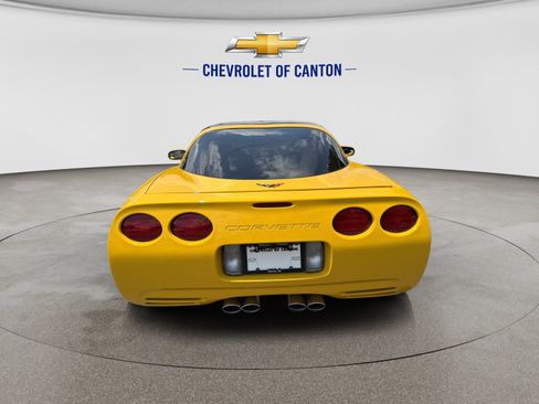 Used 2000 Chevrolet Corvette Coupe w/ Roof Pkg RWD image 6