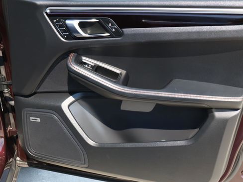 Used 2023 Porsche Macan S image 18