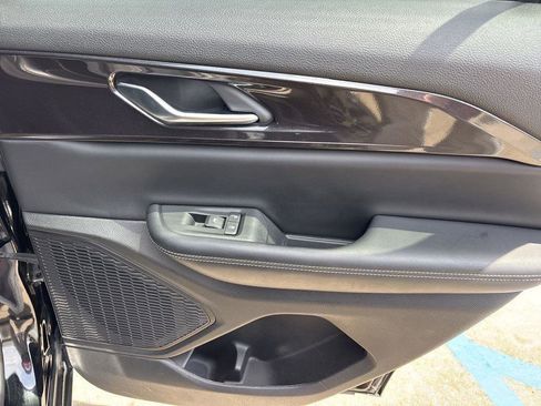 Used 2023 Jeep Grand Cherokee Altitude image 19