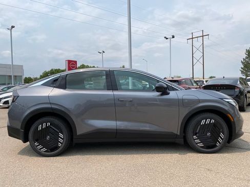 New 2026 Nissan Leaf FWD image 6