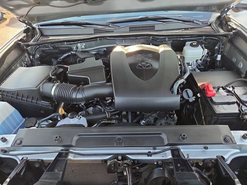 Certified 2023 Toyota Tacoma TRD Off-Road image 32