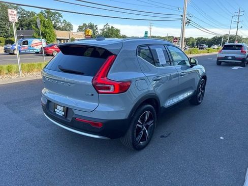 Used 2025 Volvo XC40 B5 Core AWD/4WD image 5