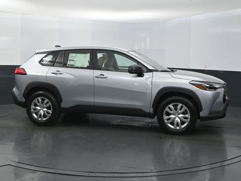 Used 2025 Toyota Corolla Cross L image 6