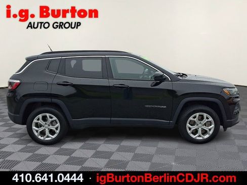 Used 2024 Jeep Compass Latitude AWD/4WD image 7
