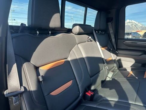 Used 2024 GMC Sierra 3500 AT4 w/ AT4 Premium Plus Package AWD/4WD image 15