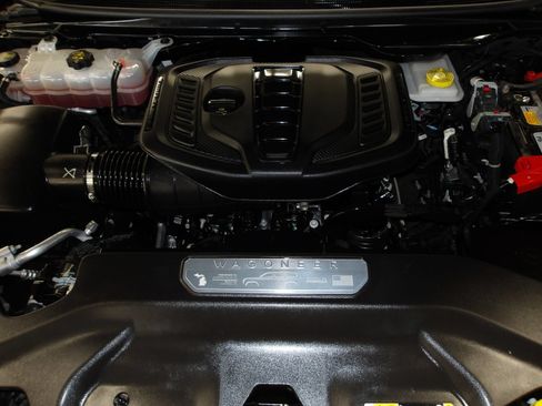 Used 2025 Jeep Wagoneer 4WD image 21